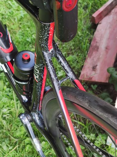 На полпути заметил следы герметика... При этом давление в покрышке, при пальпации, было норм- бескамерка рулит