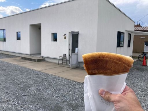 ツカノマ
バターとお砂糖のクレープ+シナモン
アツアツ。コーヒー飲みたくなる。