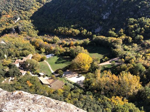 Auberge de Seguin, au fond des gorges de l’Aiguebrun et sous la falaise….
