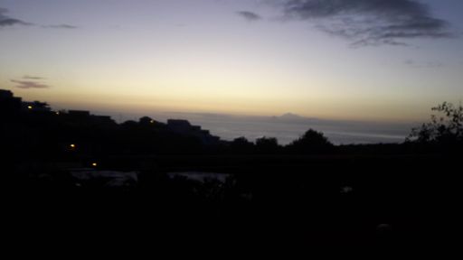 Espectacular amanecer, el Teide a lo lejos