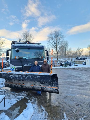 Gemeente Belangen op werk bezoek op de Gemeente Werf met wat lekkers bij de koffie