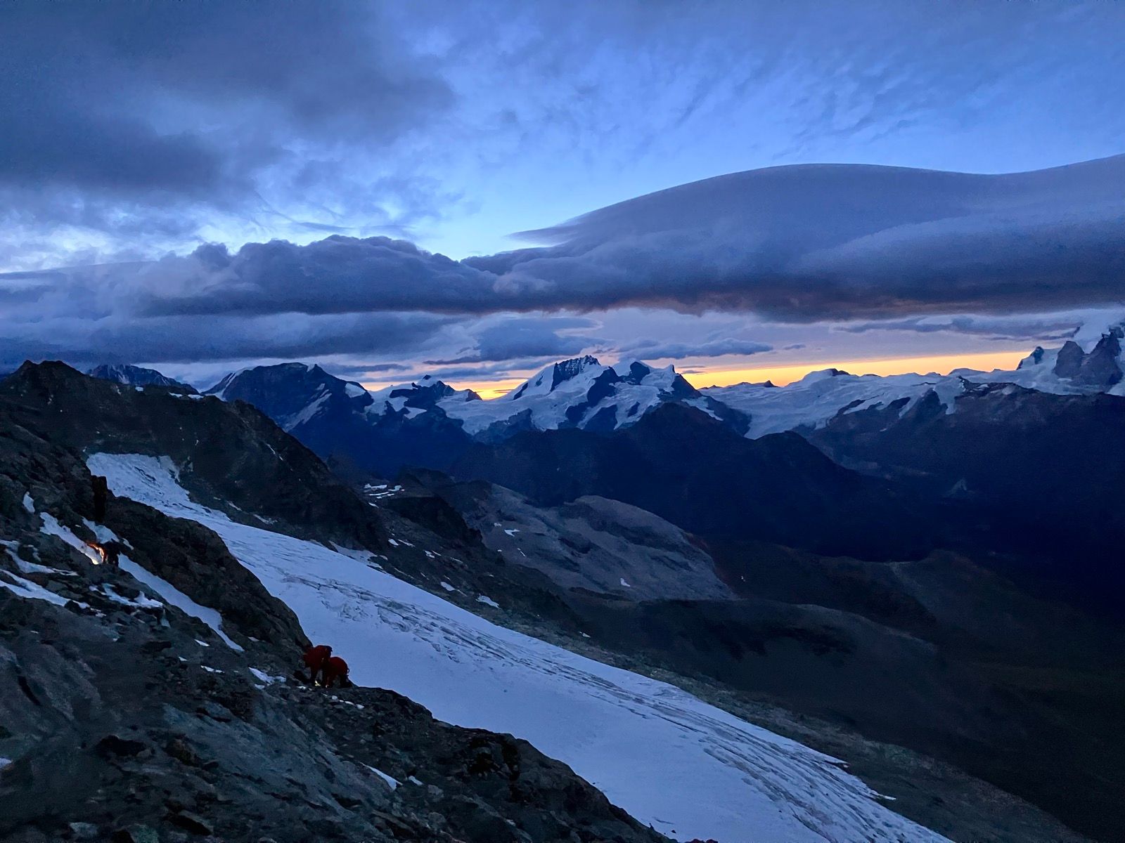 Zinalrothorn, 4221m. Traverse of SE Ridge, descending N