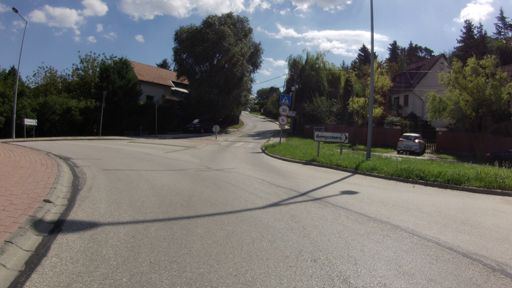 Beregszászi út climb.   Még sosem mentem fel itt, pedig a Buba itt visz el mellette, már többször szemeztem vele, hogy meg kellene próbálni.  De azt se néztem meg eddig, hogy milyen hosszú, milyen meredek, tök vakon ugrottam neki!