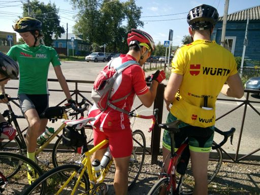 Эти господа любезно согласились покатать меня на колессах