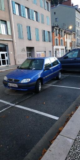 GCUM = Garé comme une merde (vue 2 jours d'affilée cette semaine quai de l'Isère)