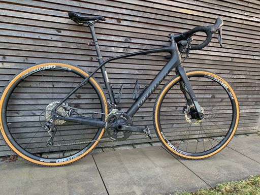 Endlich sind die neuen Laufräder montiert. Der Unterschied zu den alten ist unglaublich. So ruhig ist das Rad schon ewig nicht mehr gelaufen.