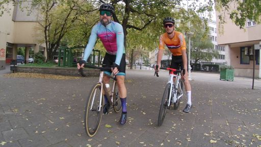 A Flóriánon találkoztunk.   Balról Vinnai Balázs, a holland mezben pedig Johnny Hoogerland.