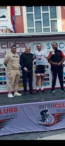 Podium en Benferri con el Alcalde y los hermanos Molio