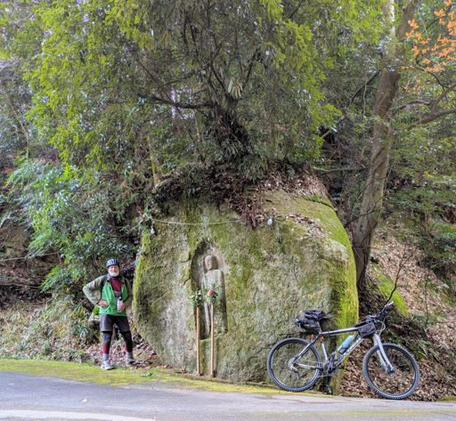 This is a carving of the 'Kaibuki Jizo Buddha'.