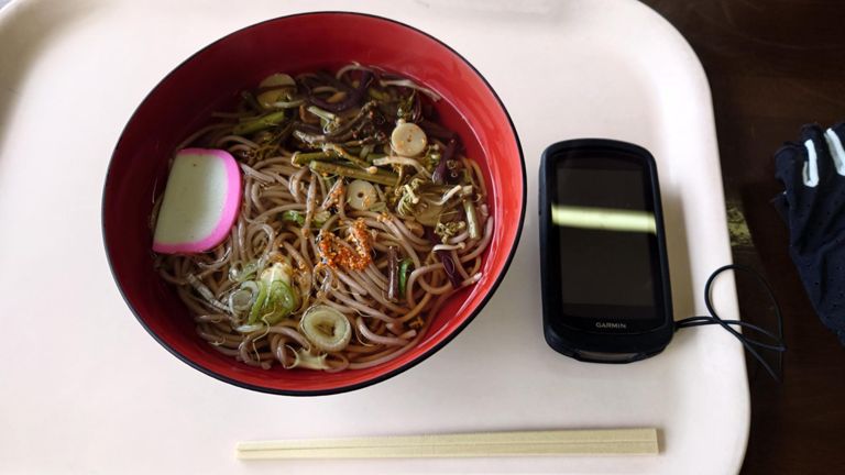 本日のお昼ごはん♪　山菜そば、温かかった〜