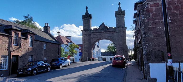 1864 Fettercairn Royal Arch, commemorating an 1861 visit by Queen Victoria and Prince Albert. https://en.wikipedia.org/wiki/Fettercairn