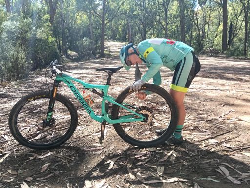 Glove in mouth...🙄