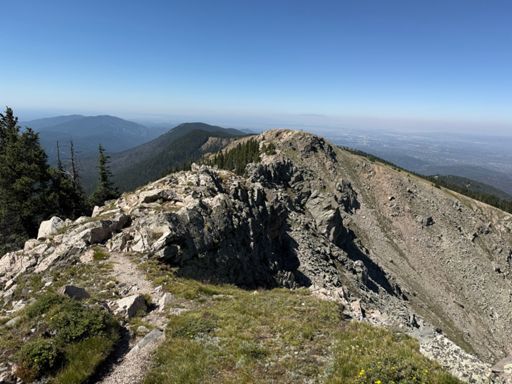 Looking at Deception Peak with some humanoids visible on its summit.   How do I get across this sketchy ridge?