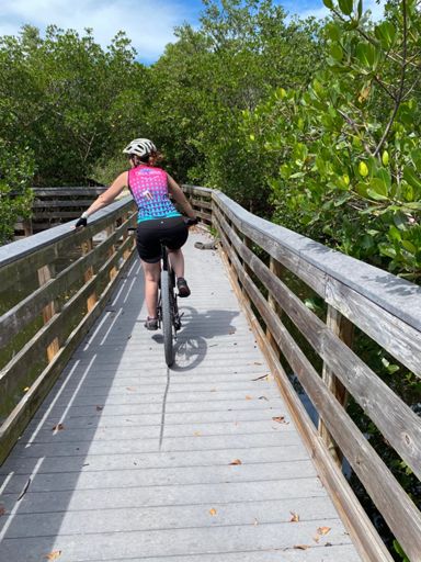 Check out Wendy’s skid mark😬😳😂 She mighta had one in her drawers when that little sucker charged her at first too🤣🤣 lol