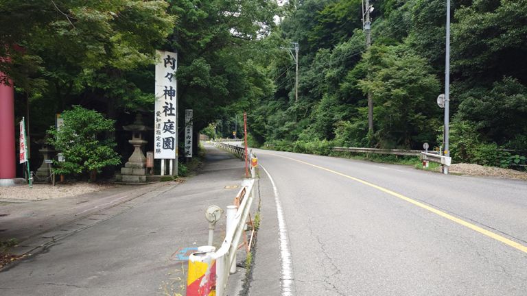 しまった、ここへ出てしまった!　密かにmontanaで桃パフェもちょっと考えていたんだった!　また今度かな...