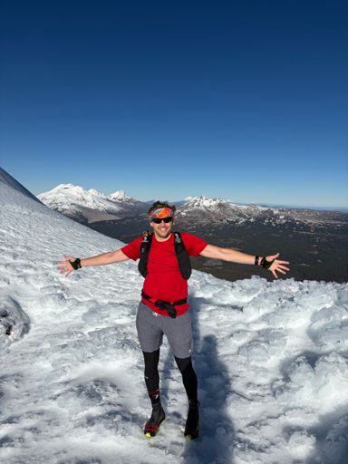 From L to R: S, M, N Sis, Washington, Jefferson, Broken Top, Hood, Adams. 🌋 