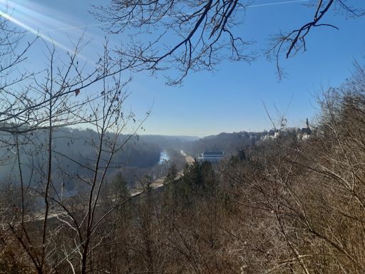Blick ins Isartal, gaaaanz schwach am Horizont die Zugspitze