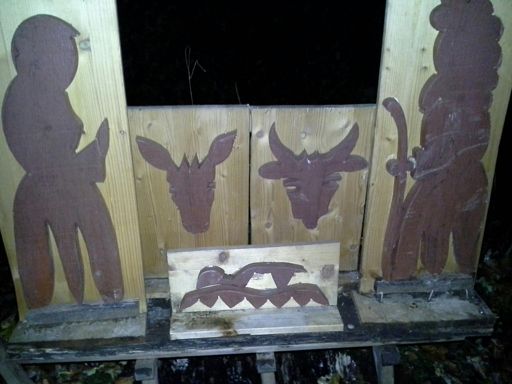 Die Krippen sind wieder da, also wurde auch die Boniburger Waldallee gefegt