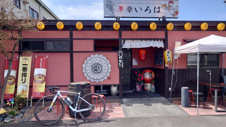 本日のランチはこちらで。 夜は飲み屋、昼はランチのお店です。