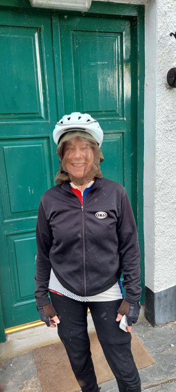 This morning, David Sutherland, whom we have nick-named Dave the Save(ior), gave Lorraine a spare midge net before heading out fishing with Ian and Ross.  She has one at home alas.