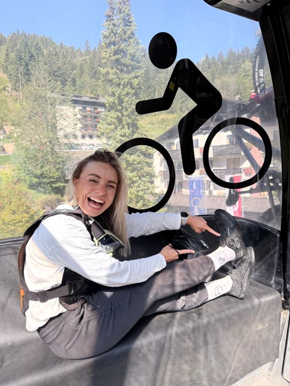 Mountainbike-Fahrt zur Mittagszeit