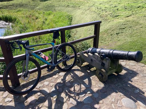 Stopped at castle entrance, had to pay to get in! No cash on me… 😂