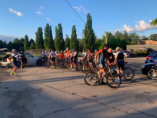 Lining up for the start photo.