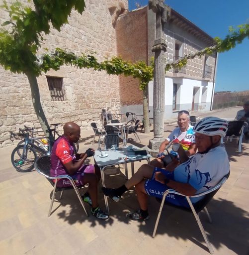 un café . . . à l'ombre