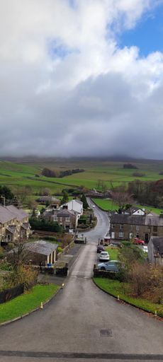 The World's prettiest Yorkshire fell with her head in the clouds, but looking the bomb as usual 😍