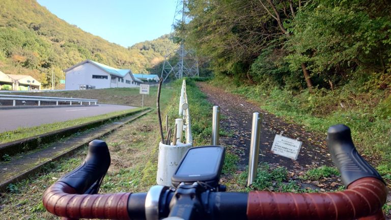 行こう行こうと思ってなかなか行けない老洞峠、通ってみた。