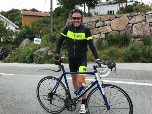 Pause, mat, drikke og prat ved vending på Skjernøy. Nydelig tur langs kystveien hvor Tour de Fjords gikk i mai.