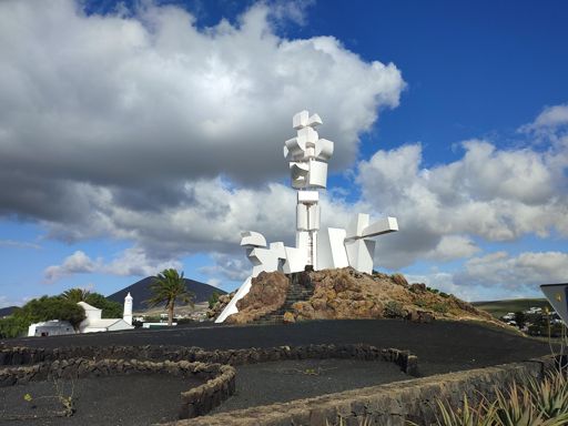 Monument to the Peasant, a 1960s work by Cesar Manrique and a landmark in the centre of the island. Not sure what the peasants did to deserve this.