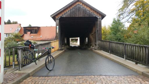 Überdachte Brücke in Buchfart