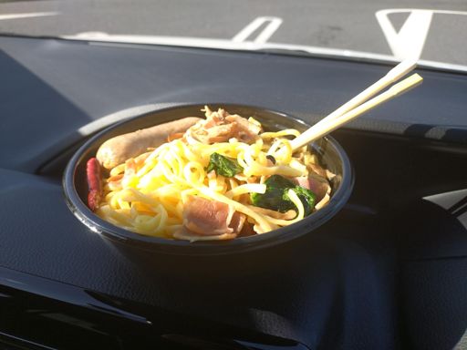 2回目の朝飯、ブチョーのアーリオオーリオフランク付1.5玉😋