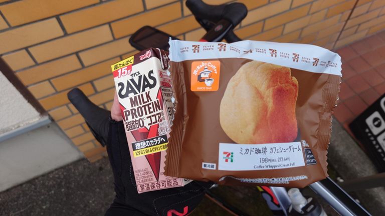 登る前にちょっと補給😋