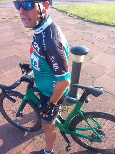 What a beauty, the bike that is 🤣🤣