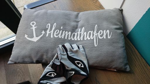 Muss ja nicht das Kissen vollschwitzen mit meiner Kiste. 😄