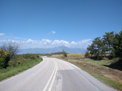 Αντικρυζοντας Πινοβο και Τζενα, πολυ πριν φτάσουμε στην Φουστανη, ενα χωριο που ειχε εγκαταλειψει ο θειος μου και εγινε πλουσιος στο Αμερικα