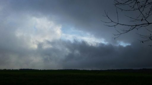 Bisschen blauen Himmel kann man sehen.