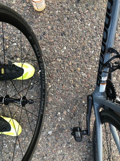 A puncture! Again! Gonna skip Vittoria💩… 🤬