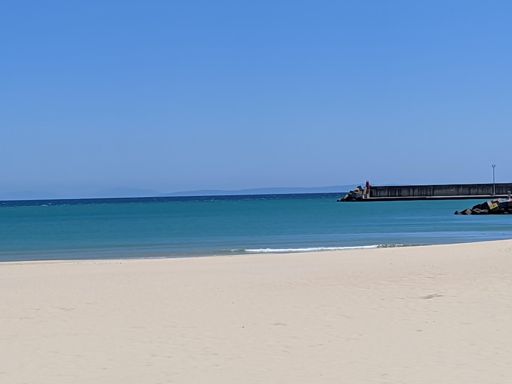 A pesar del ponientazo, mar calma y playa preciosa