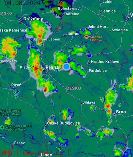 Bylo dost těžký nezmoknout, ale challenge je challenge a snažila jsem se těch mraků trefit co nejmíň.