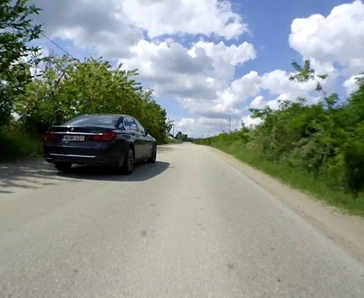 Előzhetett volna inkább egy kamion, vagy kettő! ;)