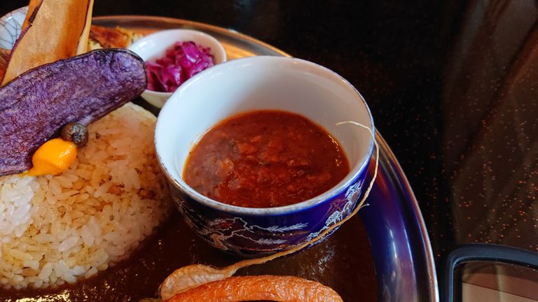 トマト(と)豆のカレー、個人的にはいいくらいの辛さだった。