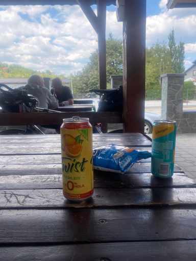 Lunch, cooling down with cold drinks, ice and a powernap in de middle of the day