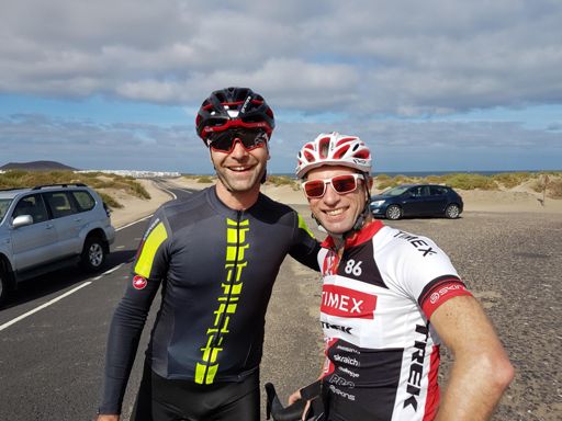 Marco haben wir zufällig getroffen... direkt in Famara.. Sachen gibts..😎