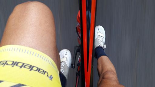 Con los calcetines de Galerías Preciados  😂