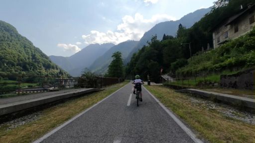 Nagranie trasy zrobione przez człowieka w trakcie realnego przejazdu - fajne, choć oznacza to dwóch smarkaczy plączących się ciągle w zasiegu wzroku.