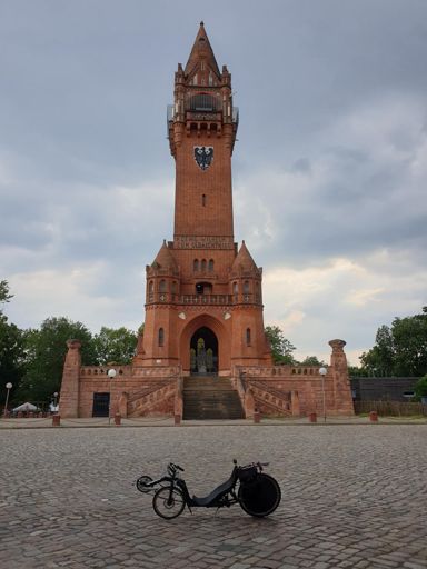 ... wieder beim Grunewaldturm auf dem Karlsberg unter Gewitterwolken ...