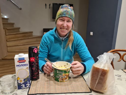 Завтрак. В нашей гостинице кухня на первом этаже, и там такой дубак, что надо хорошо одеваться :-)